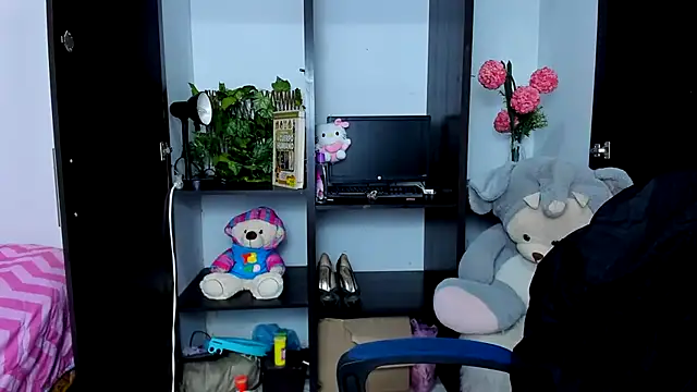 zara_cute live cam on StripChat