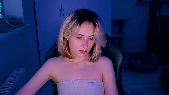 Kate_Moon live cam on StripChat
