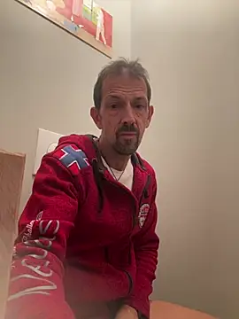 createur34 (M mature) - gicler et lecher sperme