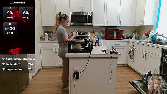 Blondiewithanass