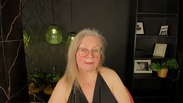 NataliMellow live cam on StripChat