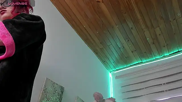 Sara_Red_X1