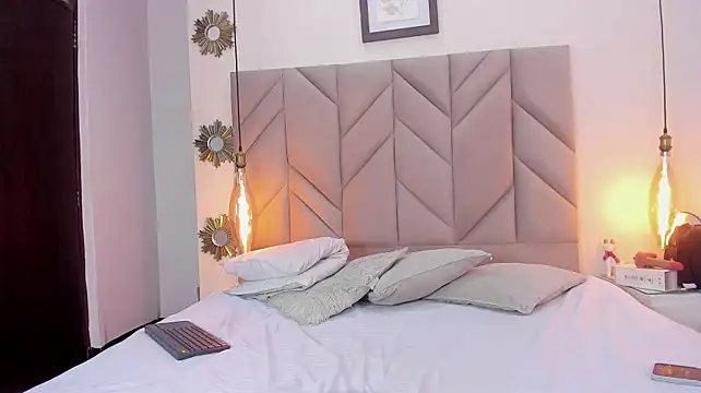 KiaraVellvet live cam on StripChat