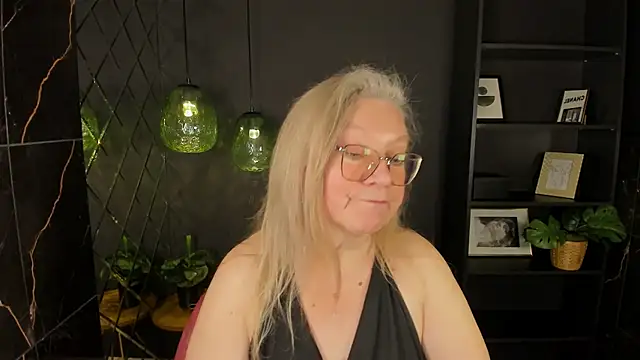 NataliMellow live cam on StripChat