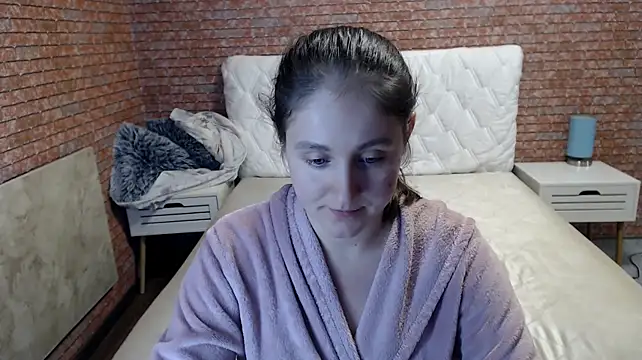 Holliy_Cooper live cam on StripChat