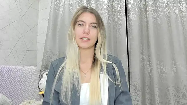 KatieLesco live cam on StripChat