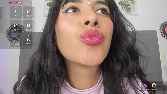Luna_Zahara live cam on StripChat