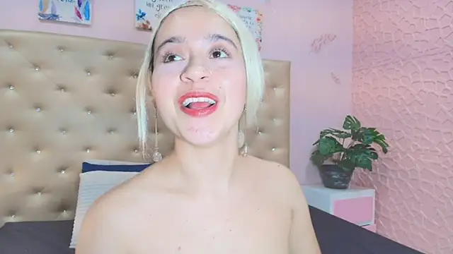 Кадр эфира Angely__grey на Stripchat