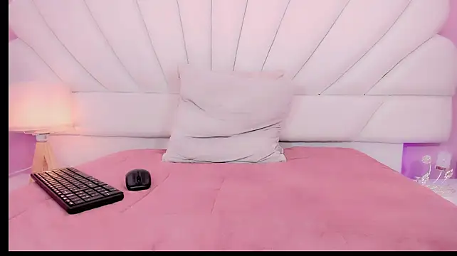 SARAGUILARR live cam on StripChat