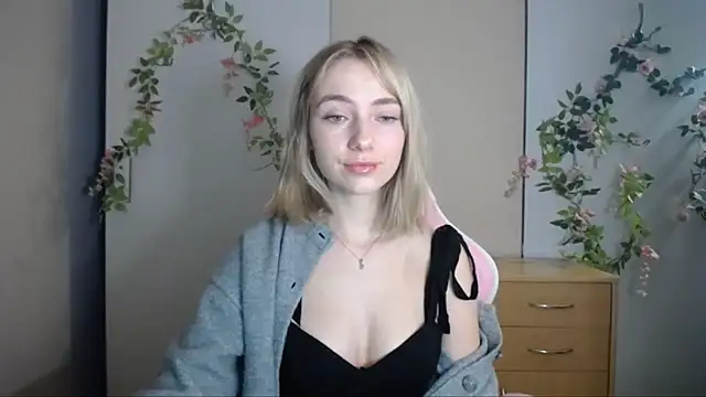LuciaYoung — FansOnlyX creator profile