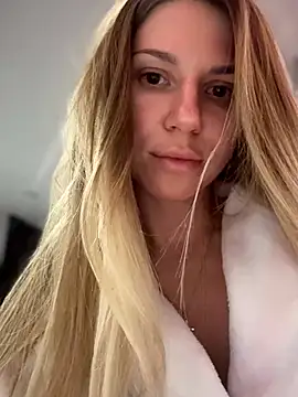 KatrinBloom live cam on StripChat