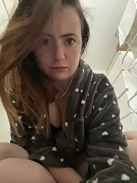 brunette_milf_mayax (F young) - Make a poorly girl smile 💕😻