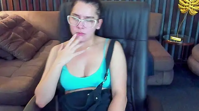 Livia_Shy live cam on StripChat
