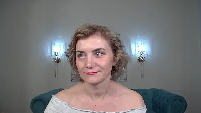 AdeleRocher live cam on StripChat