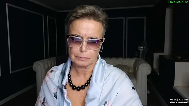 Lia_Light live cam on StripChat