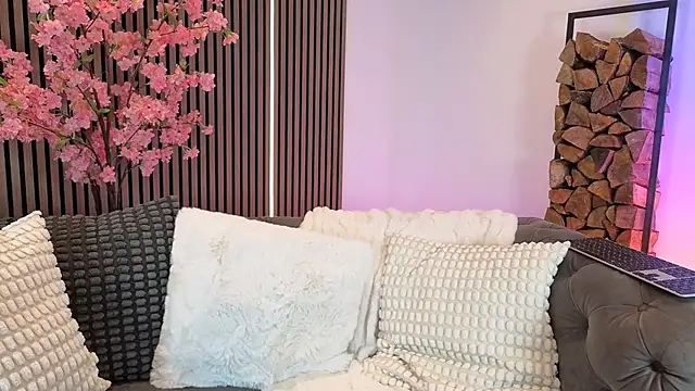 lara-cumkitten (F milf) - LT get Hot Clip+1 Live Picture