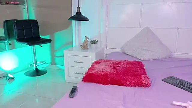 Amberr_Foxx_ live cam on StripChat