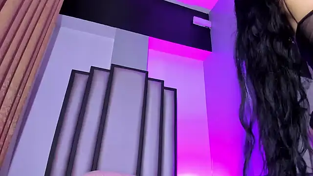 Lauren-22 live cam on StripChat