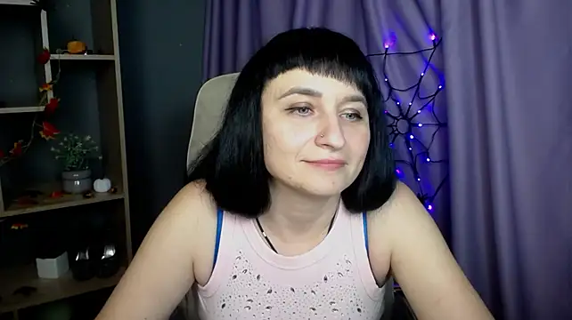 NinaFlawlees live cam on StripChat
