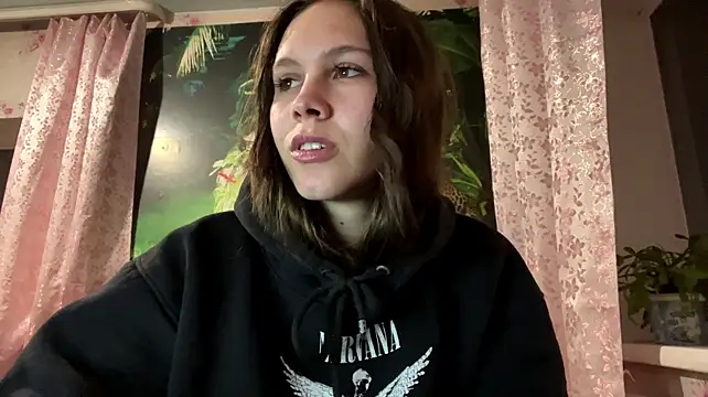 EmmaShyline live cam on StripChat