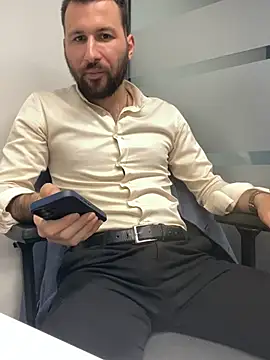 speddy34 (M young) - Office show dick