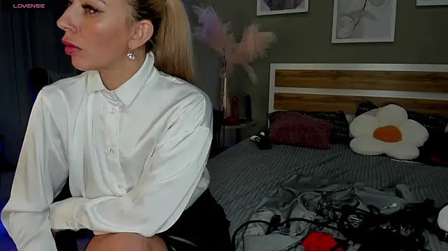 Valerie_Foxy