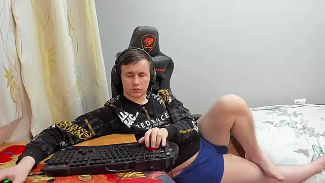 iliaskrislove live cam on StripChat