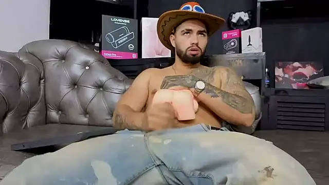 matteosantos live cam on StripChat