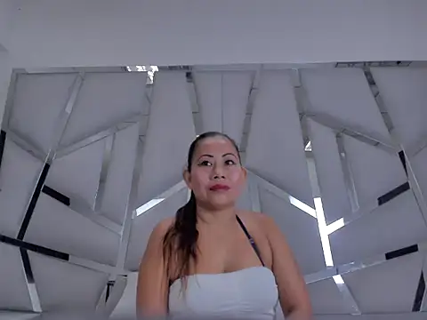 MadameSophie live cam on StripChat