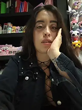 MissNyraSecret webcam