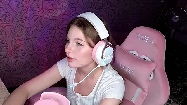 Juliiaa live cam on StripChat