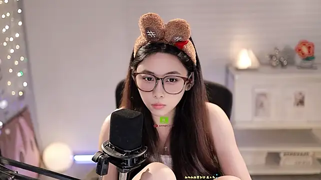 SleepArtist live cam on StripChat