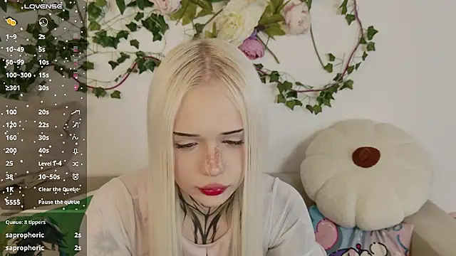 CloudyUniasia live cam on StripChat