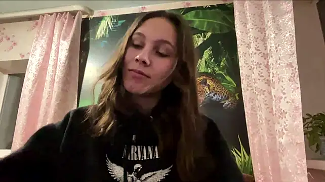 EmmaShyline live cam on StripChat