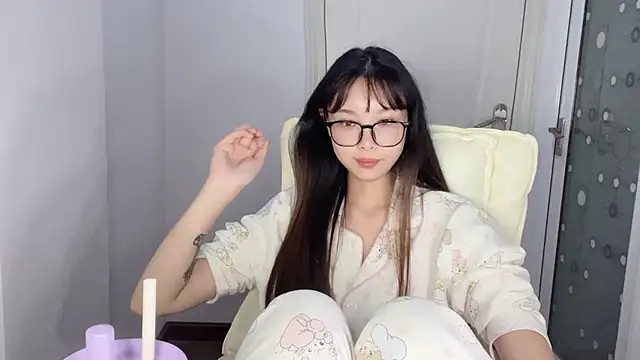 Akong11 live cam on StripChat