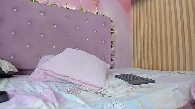 Melanie__Evans live cam on StripChat