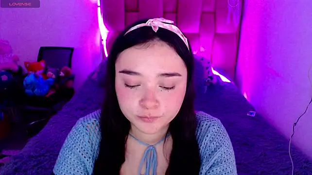 nahia__2 live cam on StripChat