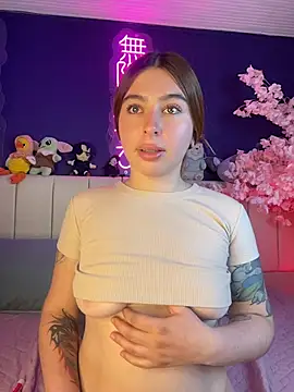 Saraah-Parker live cam on StripChat
