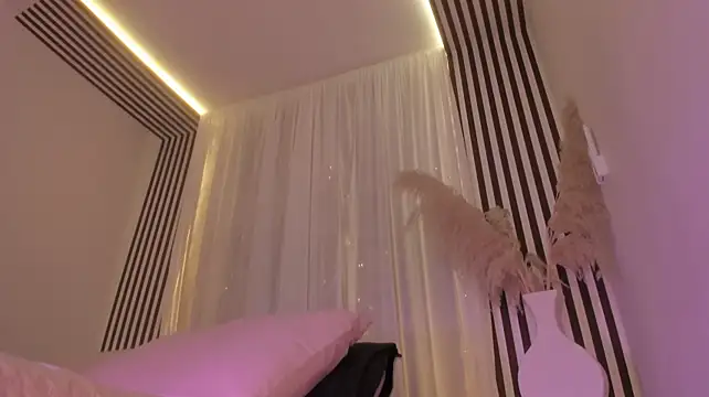 Samaantha-White live cam on StripChat