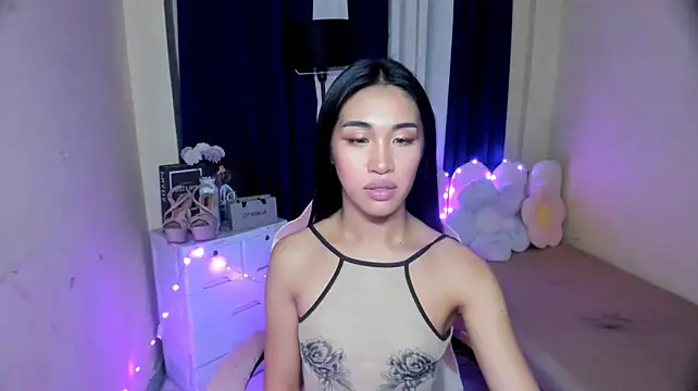 Elara_Vane live cam on StripChat