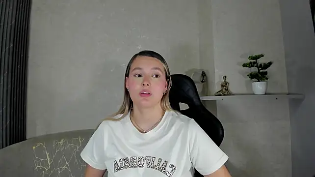Emmaa_white_ webcam