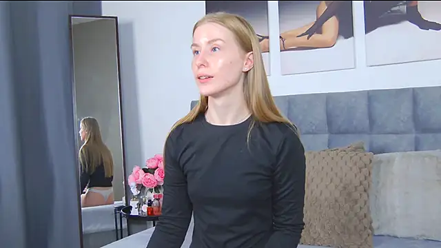 VioletiSwone live cam on StripChat