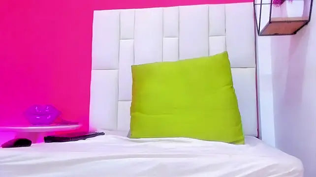 Katecurvy_hot69