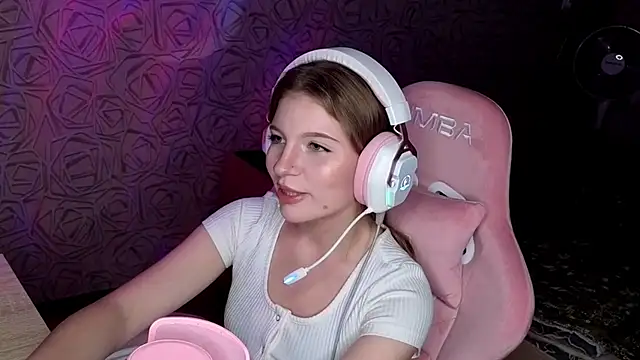 Juliiaa live cam on StripChat