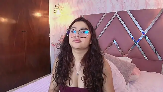 Miaa_Smiith1 live cam on StripChat