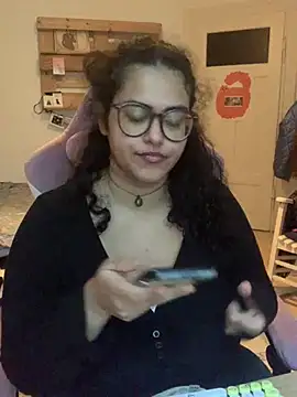 Curvydesifromgermany live cam on StripChat
