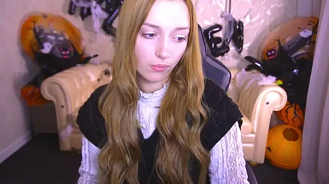 LizzaMoonn live cam on StripChat