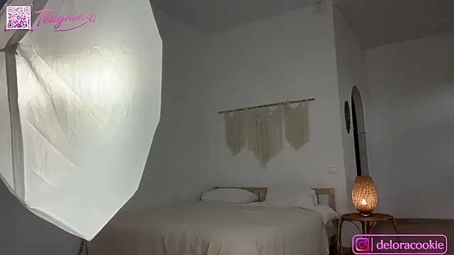 delorathecookiee live cam on StripChat