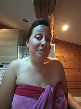 zelda252 live cam on StripChat