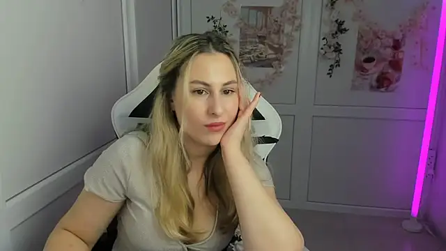MissLunariaa live cam on StripChat